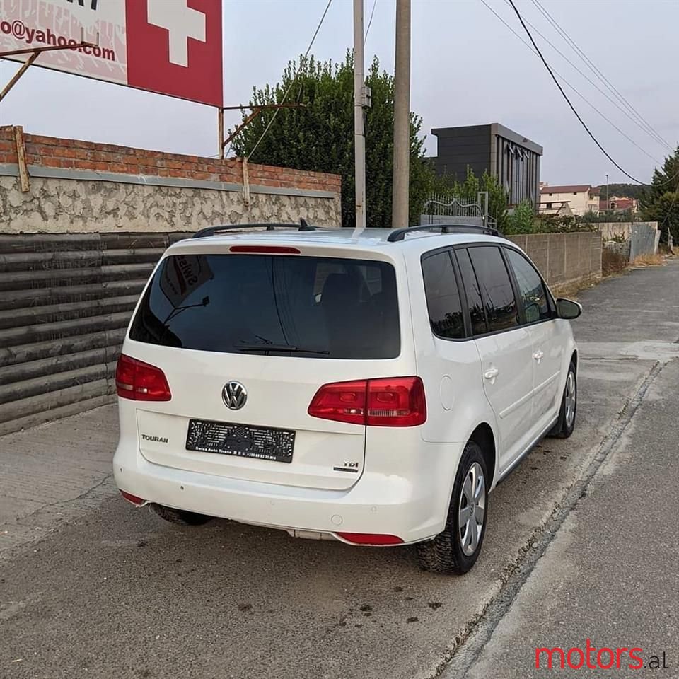 2014' Volkswagen Touran photo #4