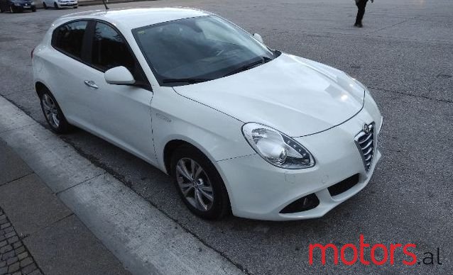 2011' Alfa Romeo Giulietta photo #1