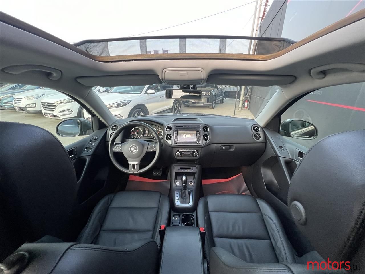 2012' Volkswagen Tiguan photo #3