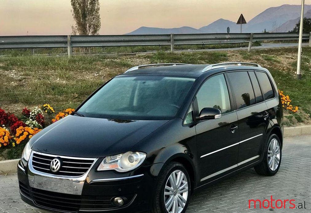 2008' Volkswagen Touran photo #1