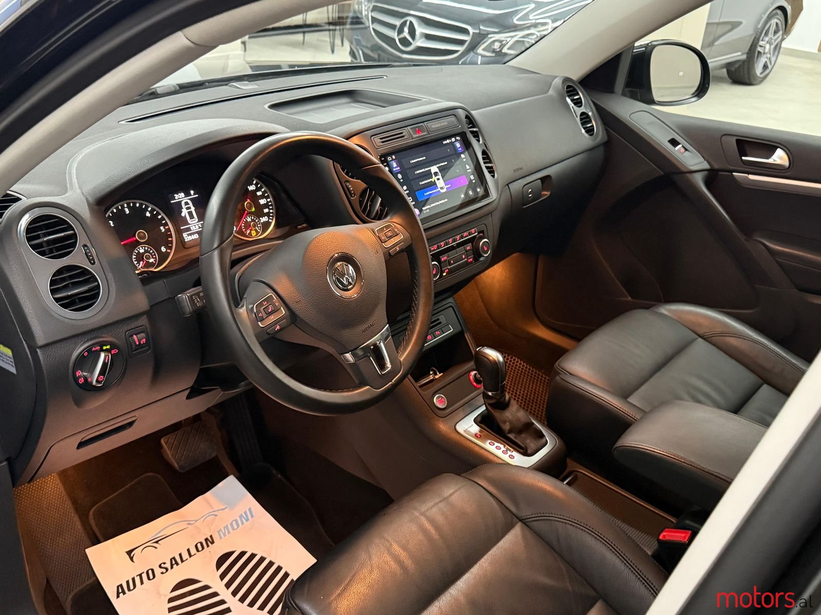 2015' Volkswagen Tiguan photo #5