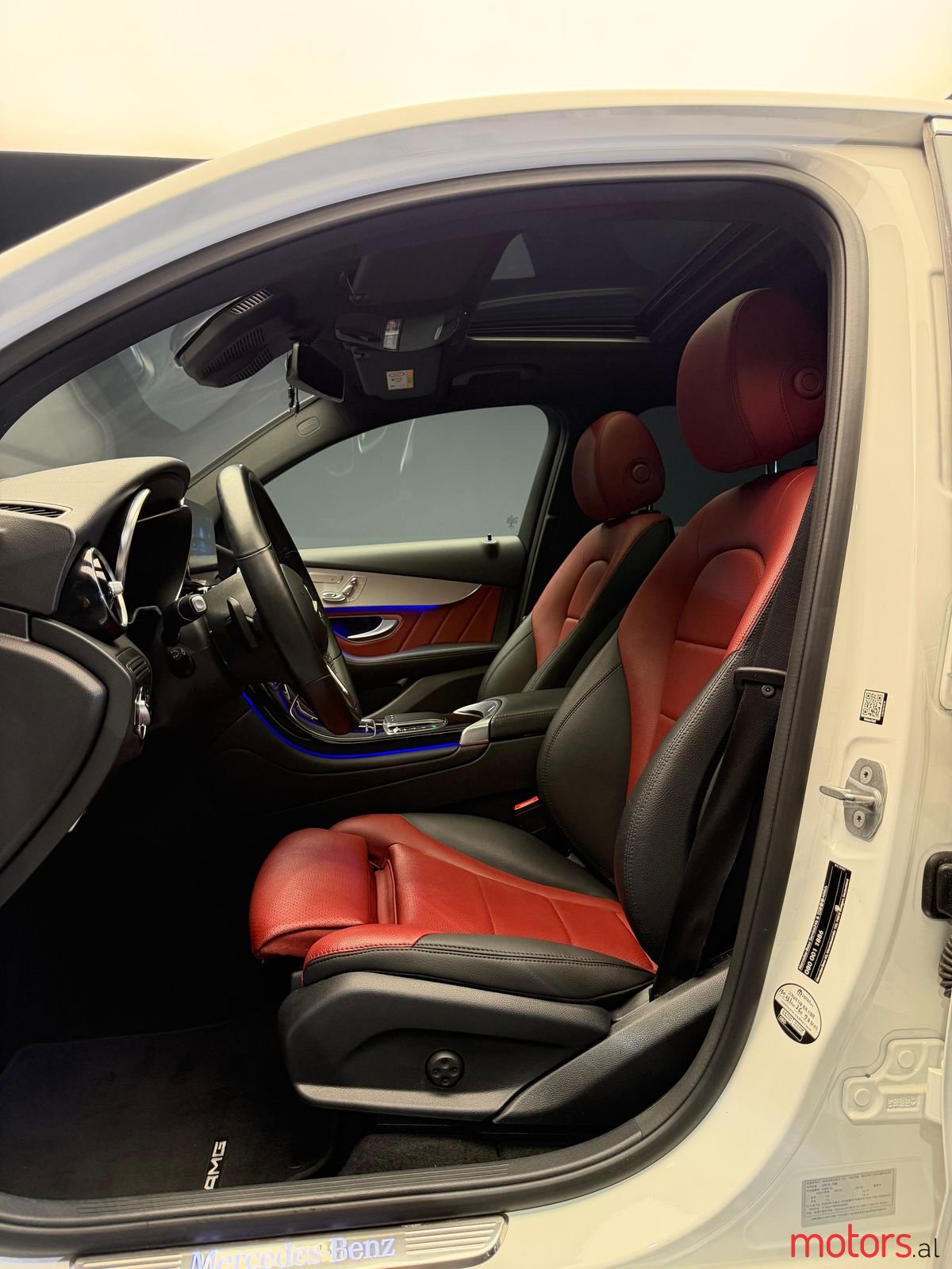 2021' Mercedes-Benz GLC 220 photo #2