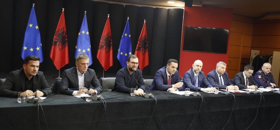 Kaosi nga mbyllja e rrugës Librazhd-Përrenjas vijon prej ditësh, kreu i ARRSH...