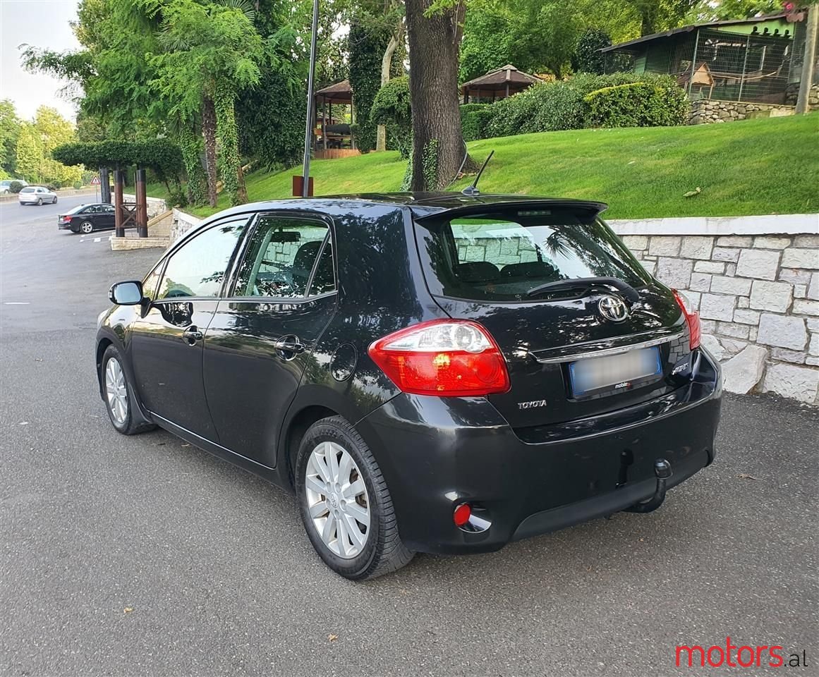 2011' Toyota Auris photo #4