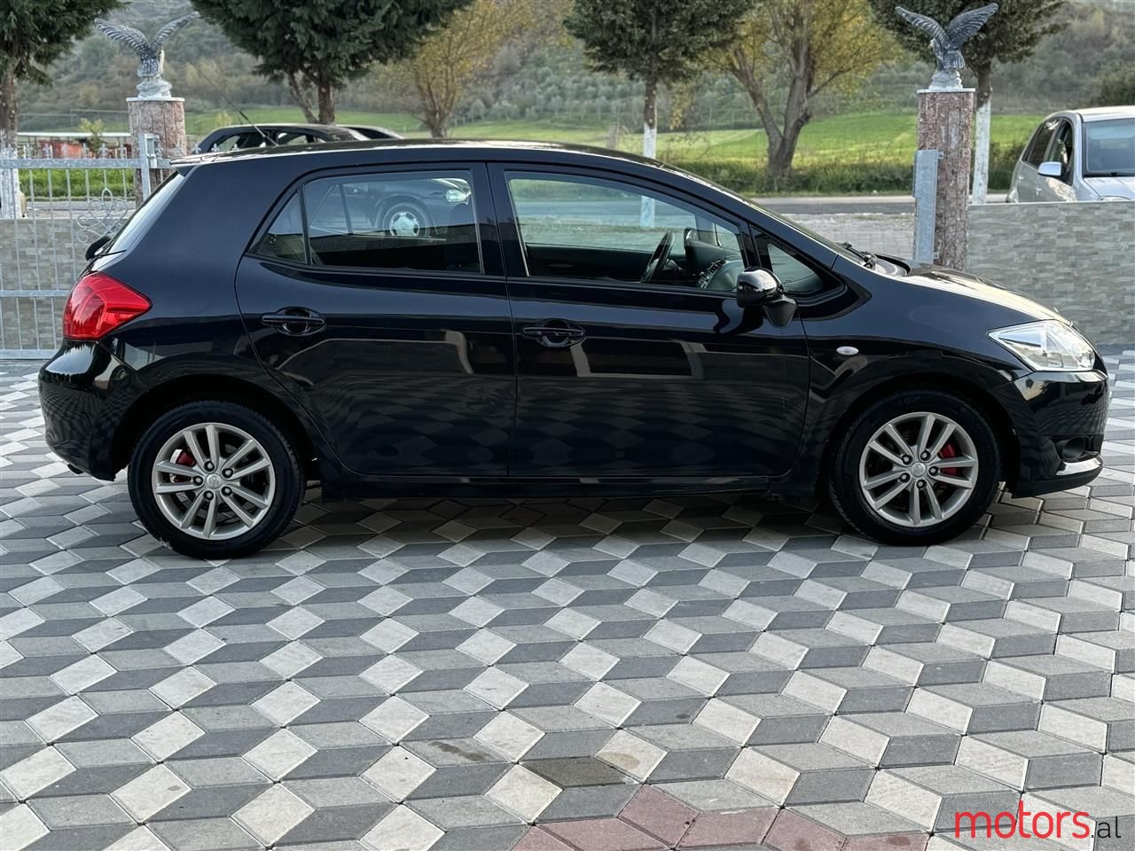 2008' Toyota Auris photo #2