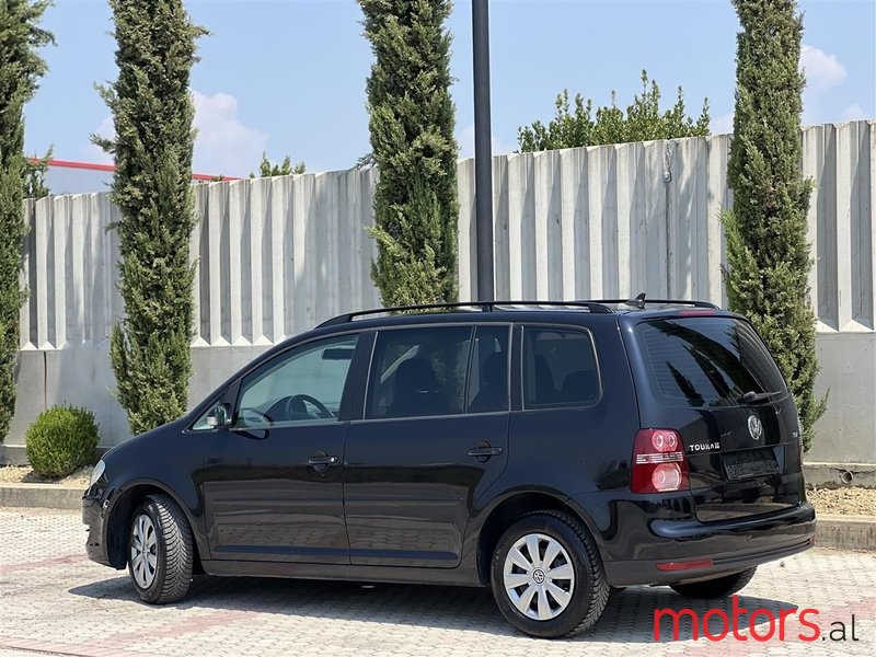 2008' Volkswagen Touran photo #6