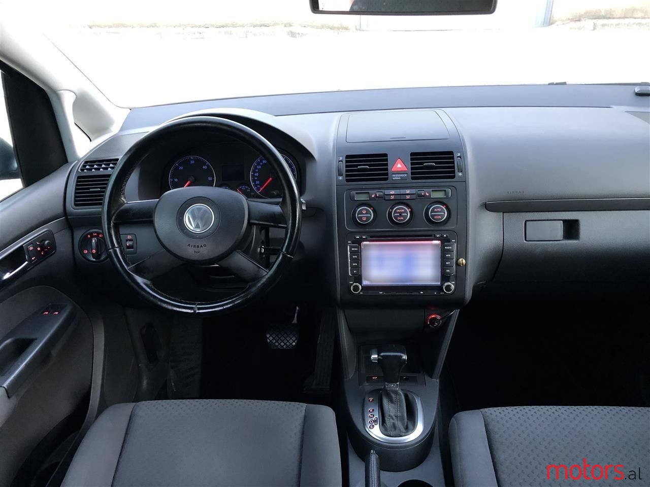 2006' Volkswagen Touran photo #6