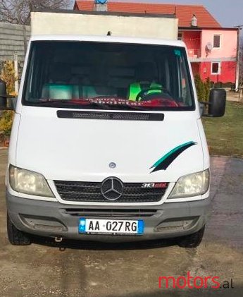 2004' Mercedes-Benz 311 photo #2