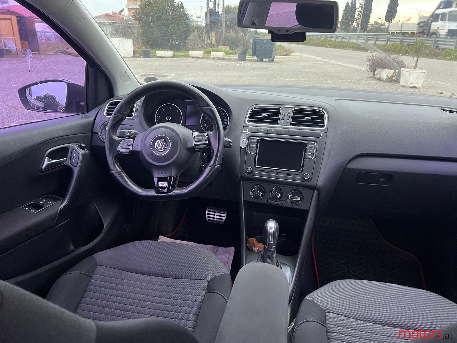 2014' Volkswagen Polo photo #4