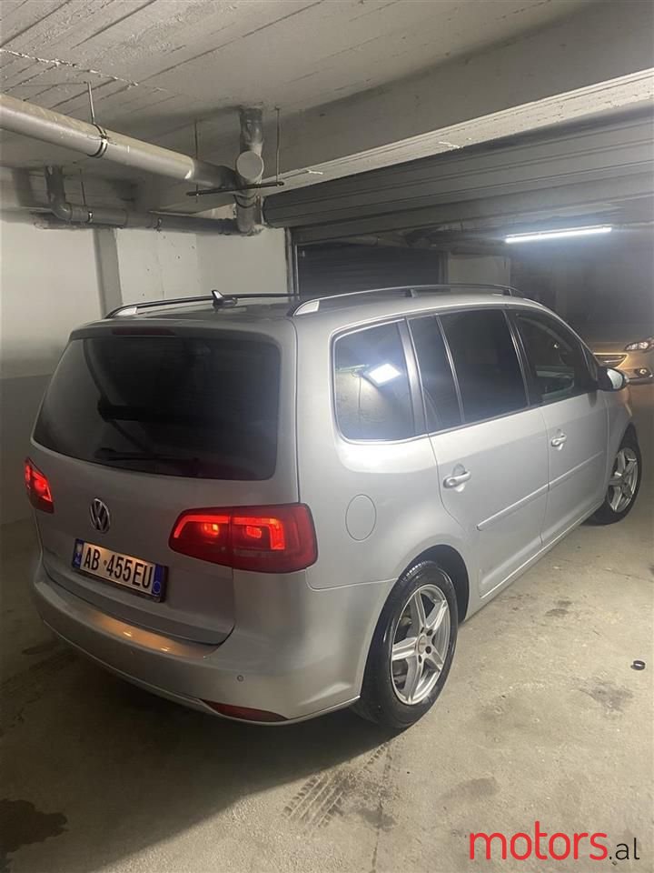 2010' Volkswagen Touran photo #4