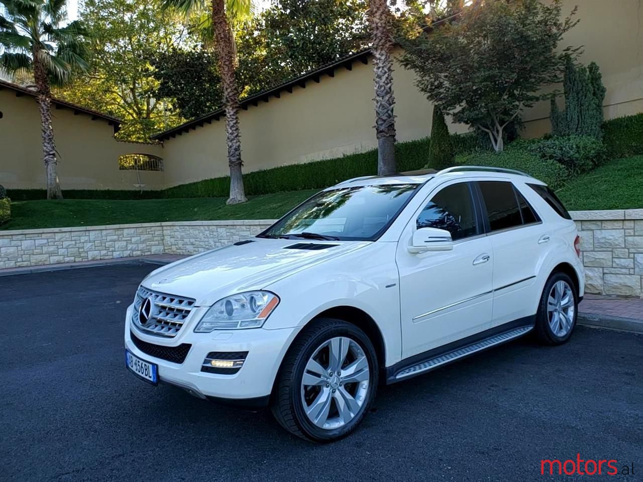 2011' Mercedes-Benz ML 350 photo #1