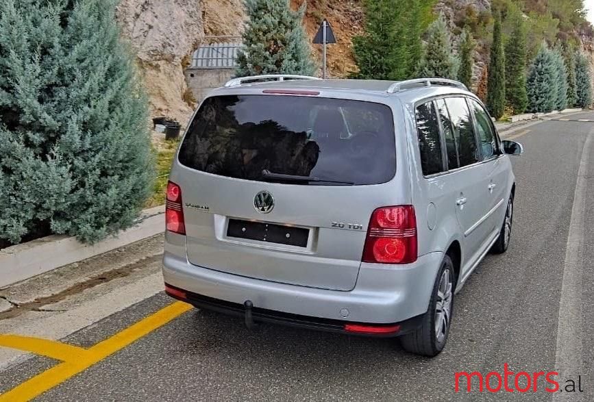 2008' Volkswagen Touran photo #2