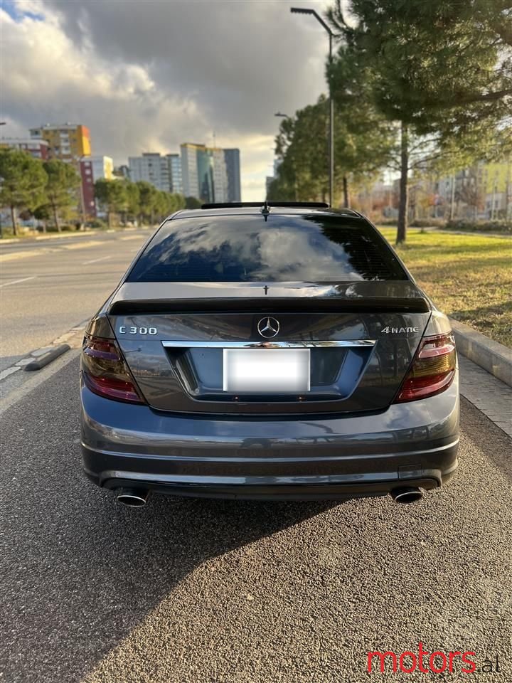 2011' Mercedes-Benz C 300 photo #2