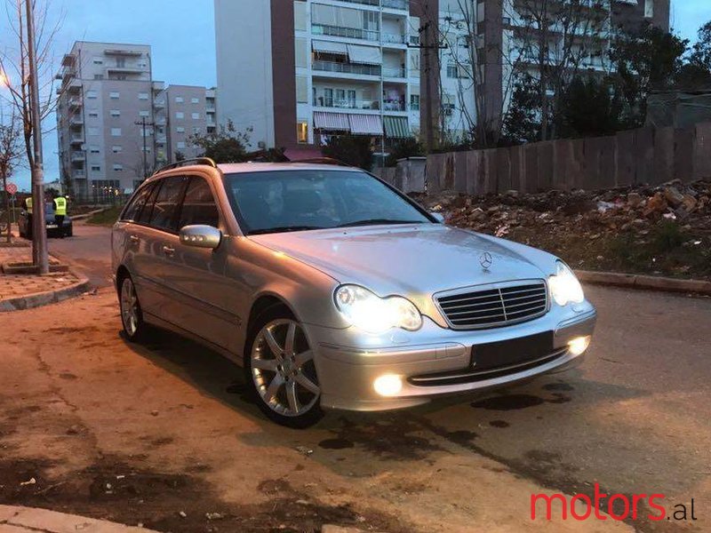 2004' Mercedes-Benz C 220 photo #1