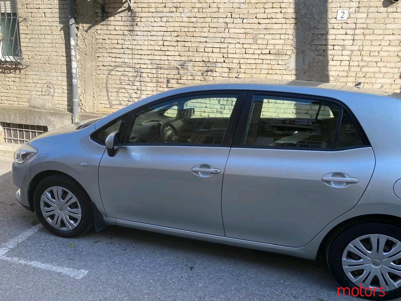 2007' Toyota Auris photo #2