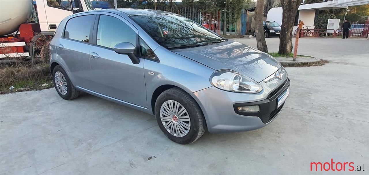 2010' Fiat Punto Evo photo #2