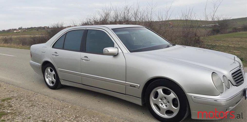 2001' Mercedes-Benz E 270 photo #1