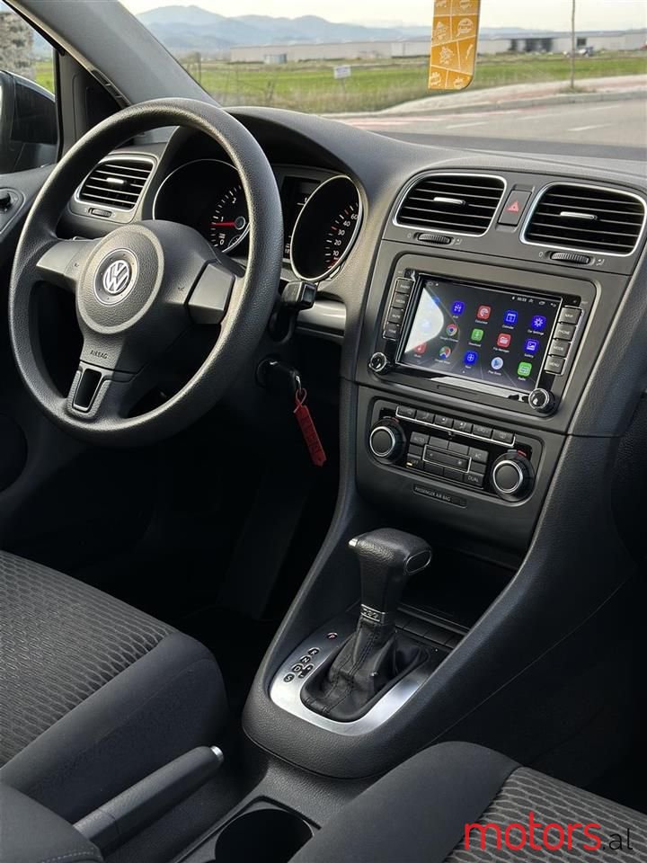 2011' Volkswagen Golf photo #4