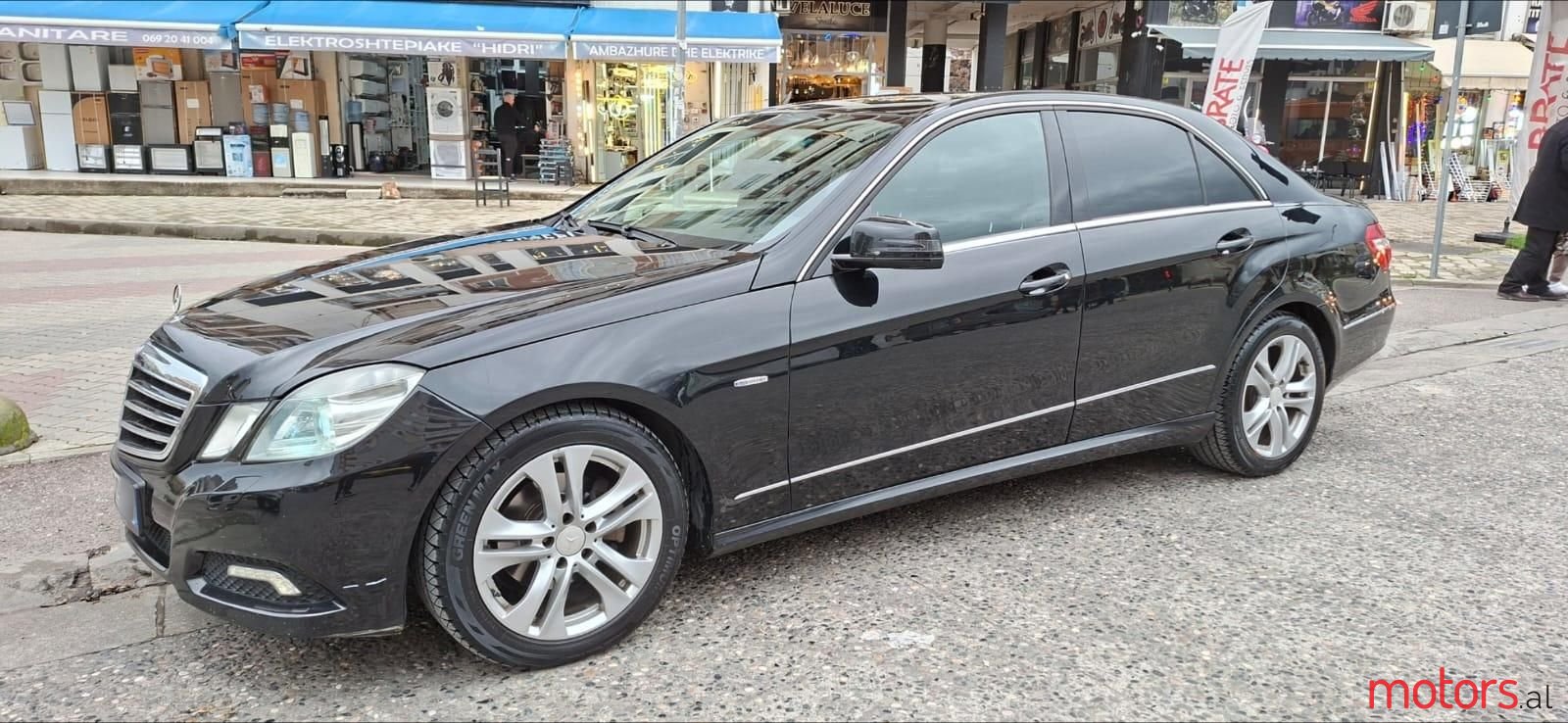 2010' Mercedes-Benz E 220 photo #2
