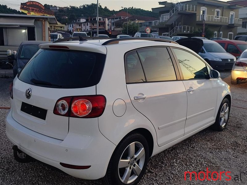 2010' Volkswagen Golf Plus photo #5