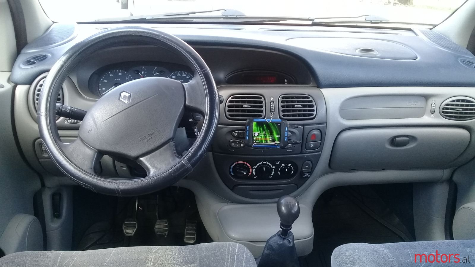 2000' Renault photo #2