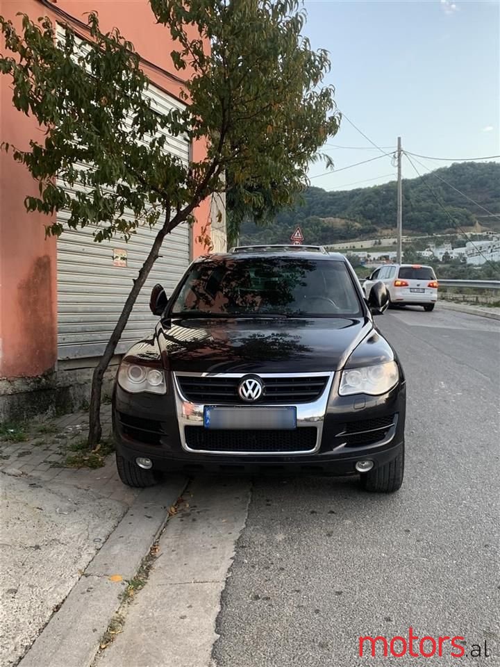 2008' Volkswagen Touareg photo #5