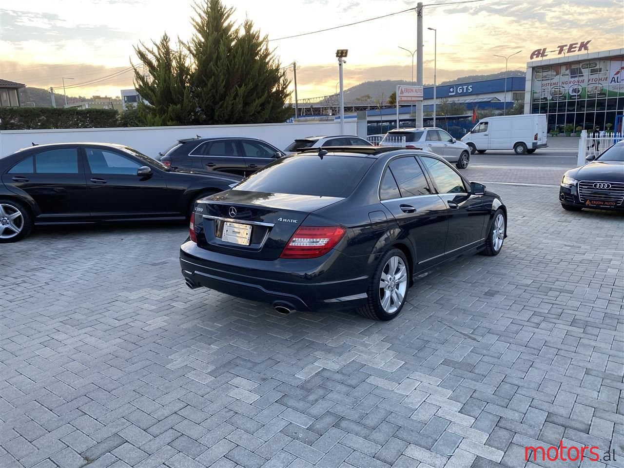 2012' Mercedes-Benz C 300 photo #3