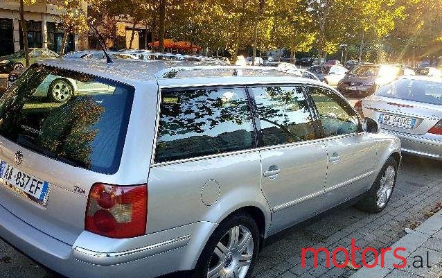 2004' Volkswagen Passat photo #2