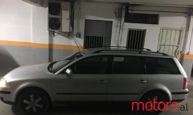 2001' Volkswagen Passat photo #1