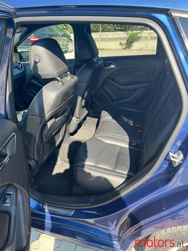 2012' Mercedes-Benz B 200 photo #6