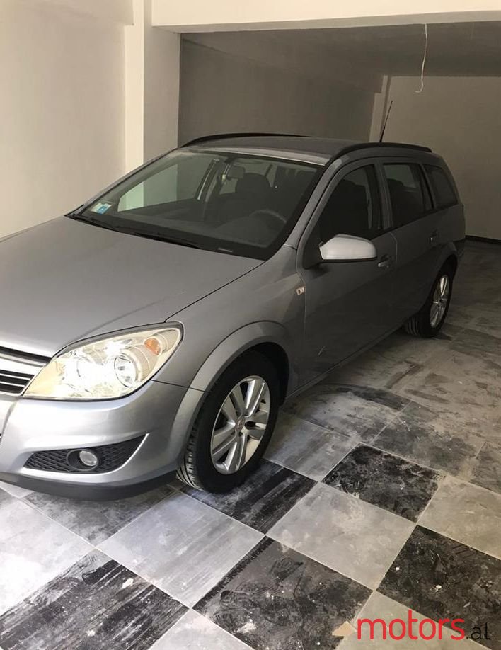 2008' Opel Astra photo #1