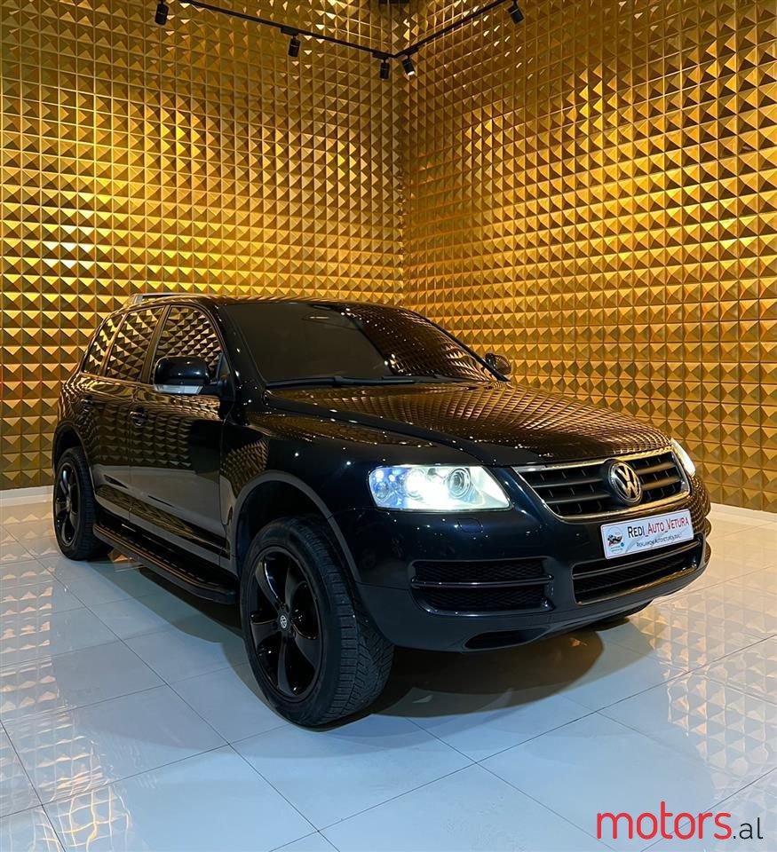 2005' Volkswagen Touareg photo #1