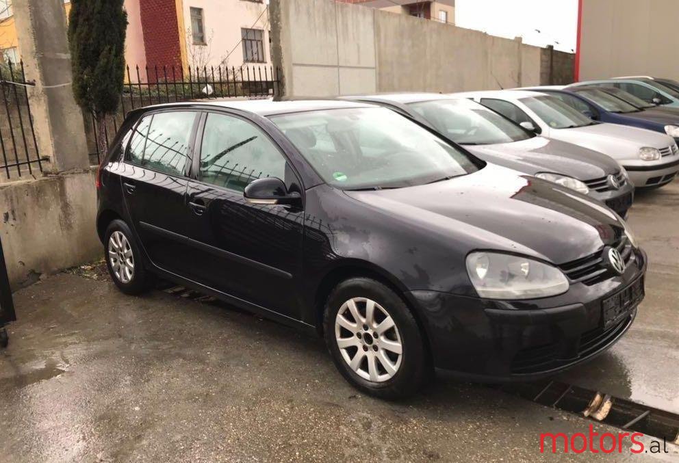 2004' Volkswagen Golf photo #2