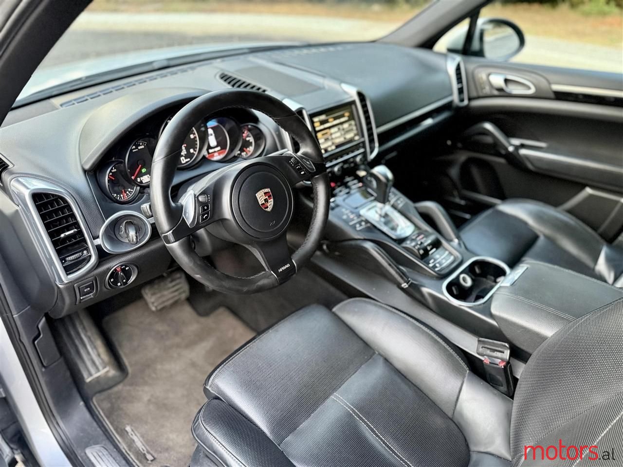 2012' Porsche Cayenne photo #5