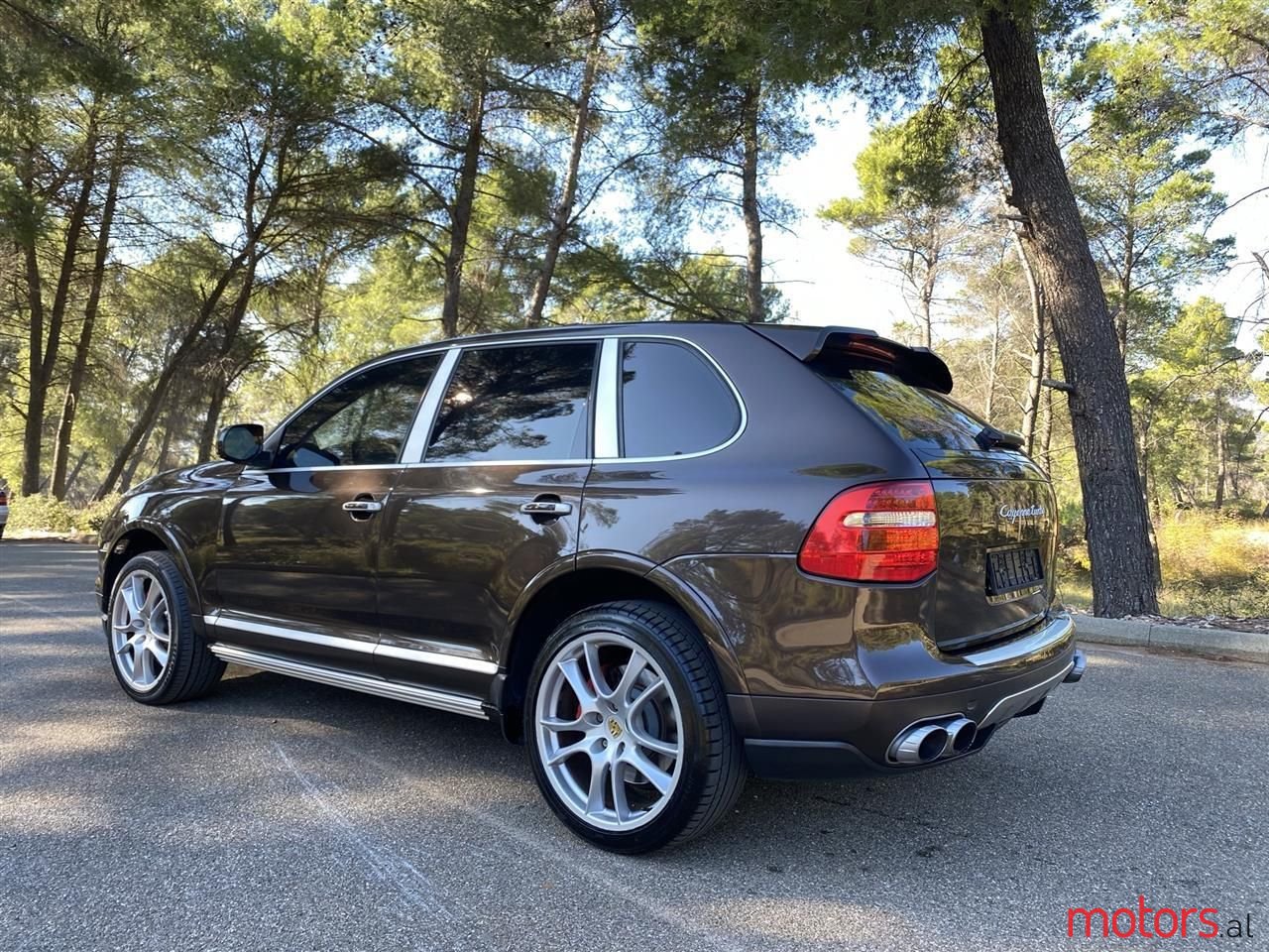 2009' Porsche Cayenne photo #2