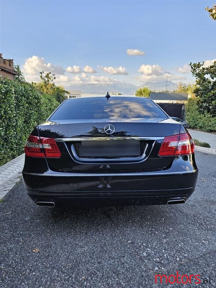 2012' Mercedes-Benz E 220 photo #3