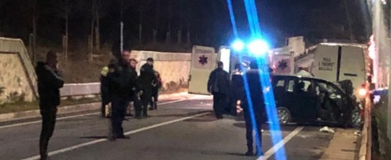 Aksident në Pogradec - 3 makina përplasen me njëra-tjetrën, 3 të plagosur, mes tyre një polic