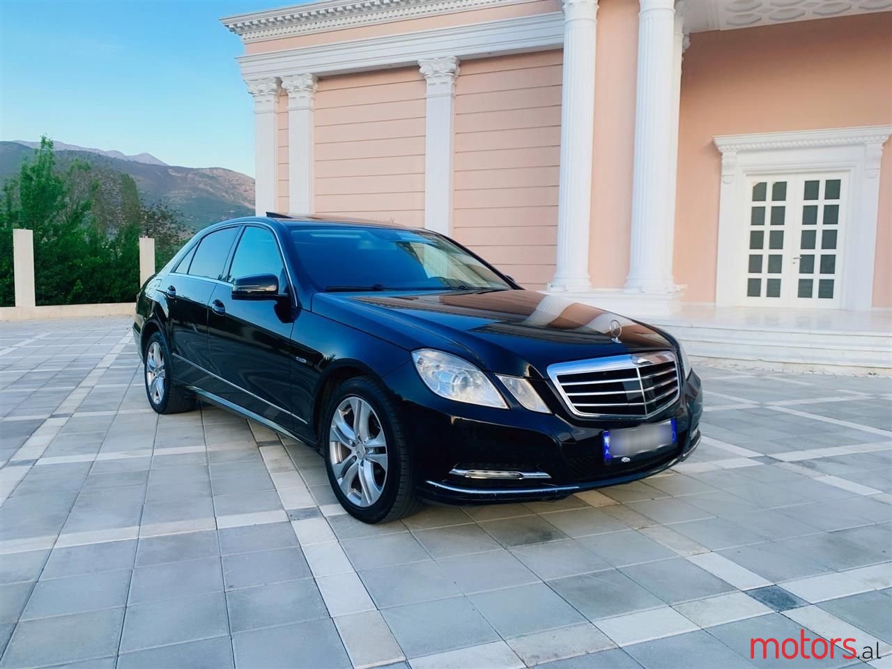 2011' Mercedes-Benz E 220 photo #4