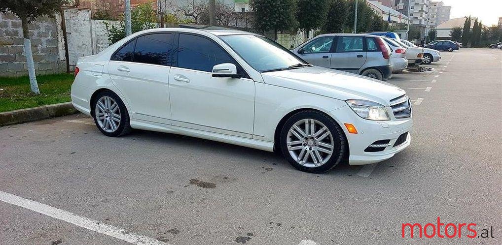 2011' Mercedes-Benz C 300 photo #1