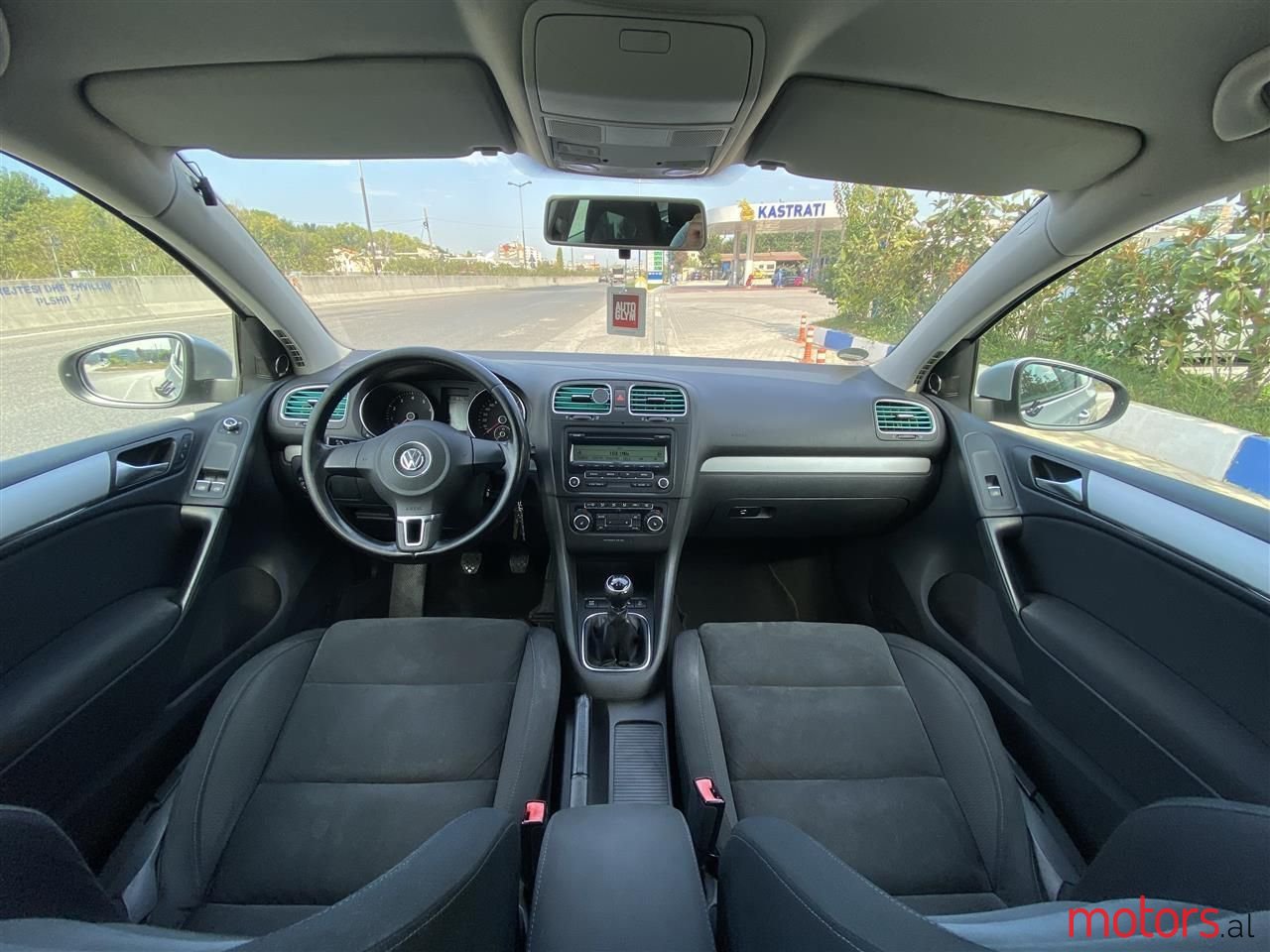 2009' Volkswagen Golf photo #5