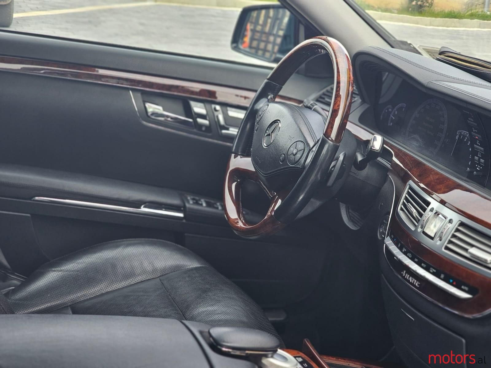 2013' Mercedes-Benz S 550 photo #4