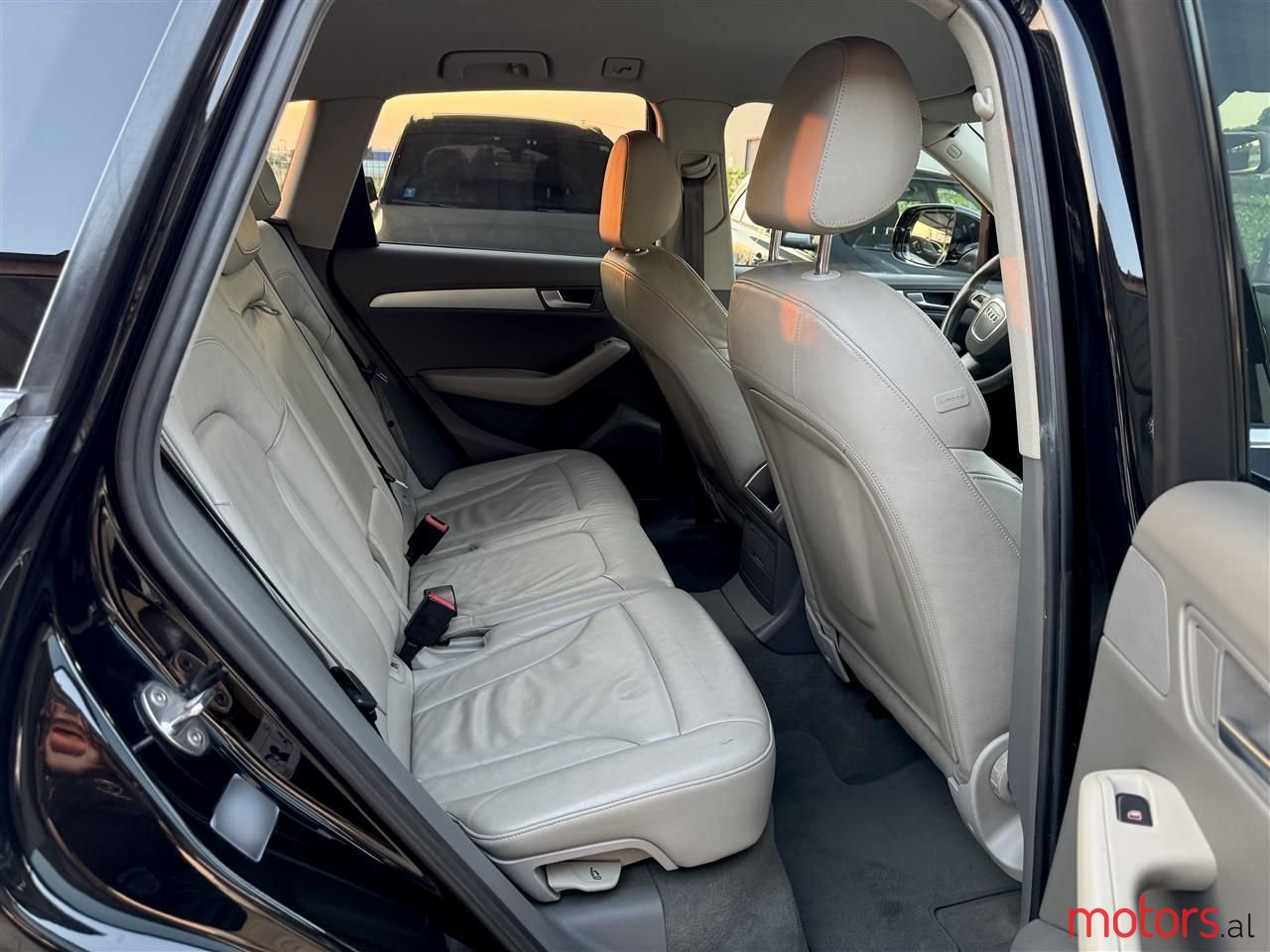 2011' Audi Q5 photo #5