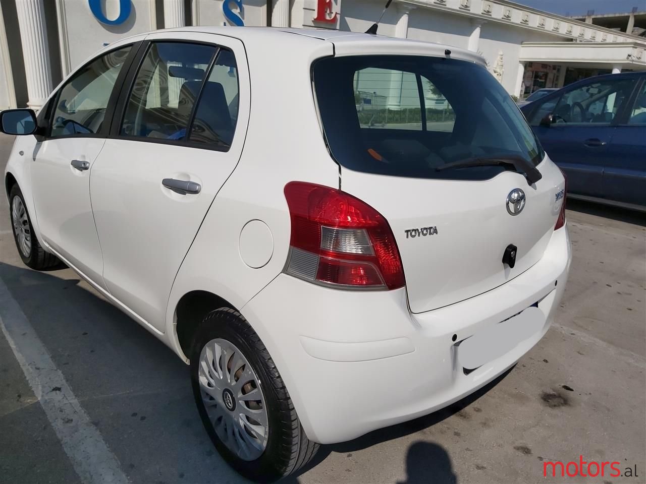 2011' Toyota Yaris photo #2