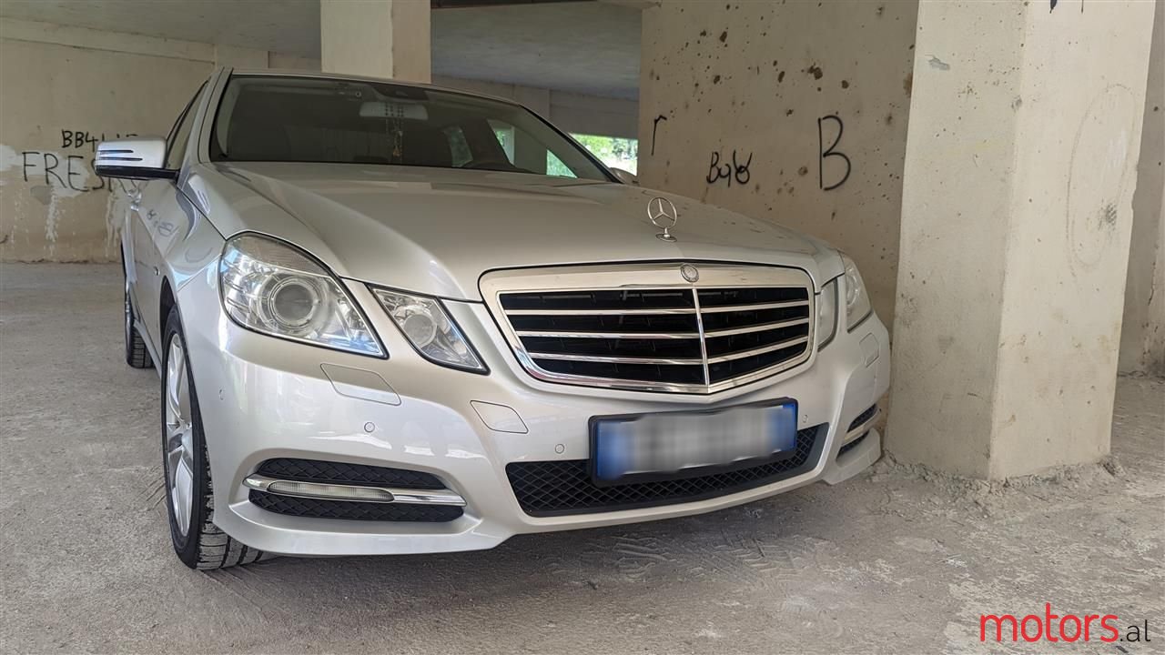 2010' Mercedes-Benz E 220 photo #6