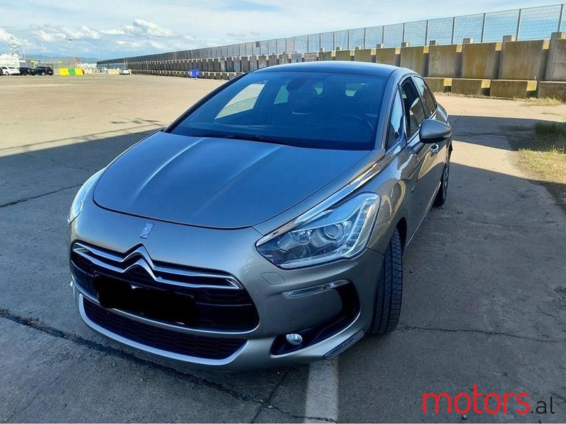 2012' Citroen DS5 photo #6
