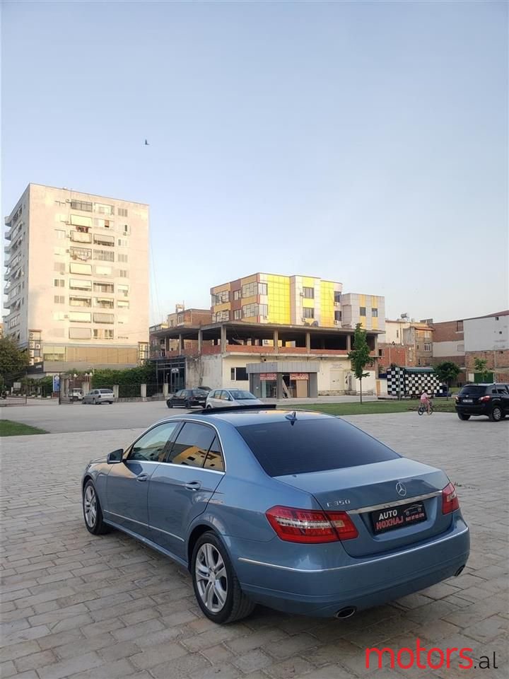 2011' Mercedes-Benz E 350 photo #5