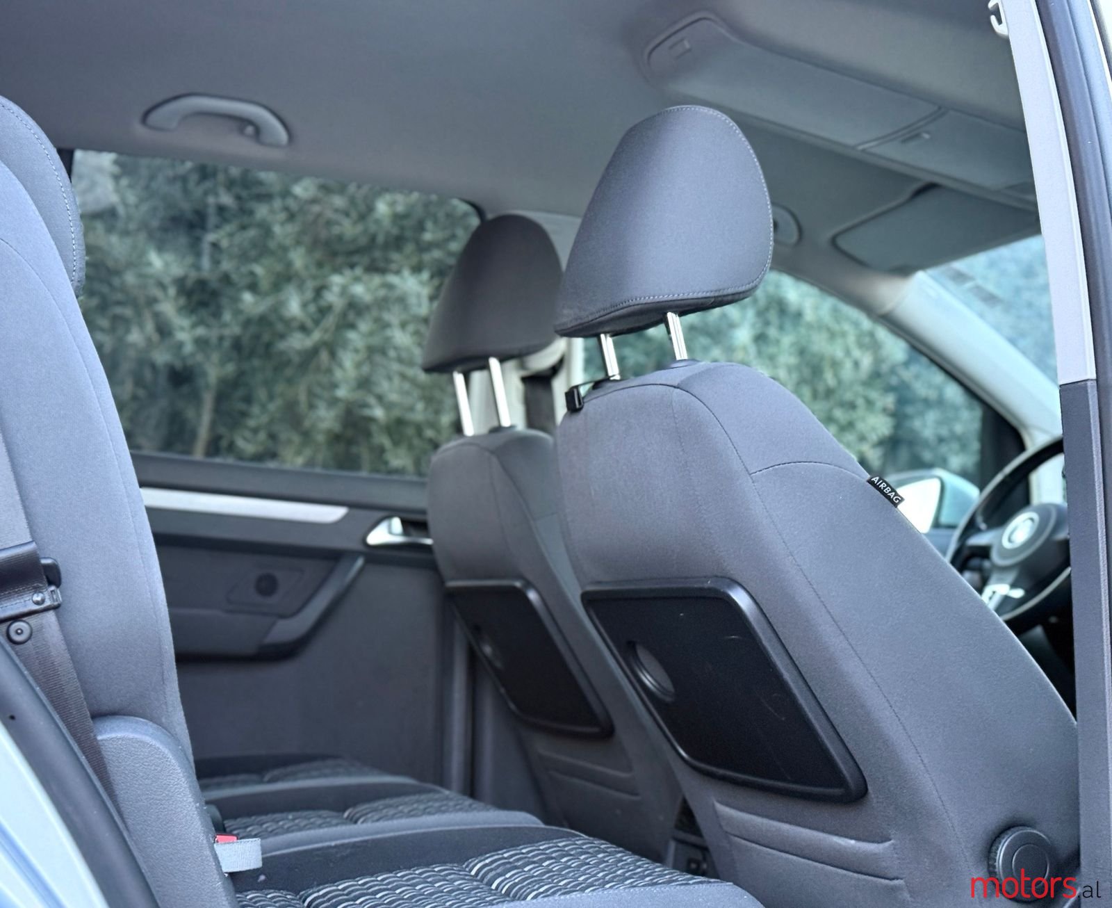 2012' Volkswagen Touran photo #3