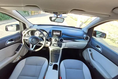 2013' Mercedes-Benz B 180