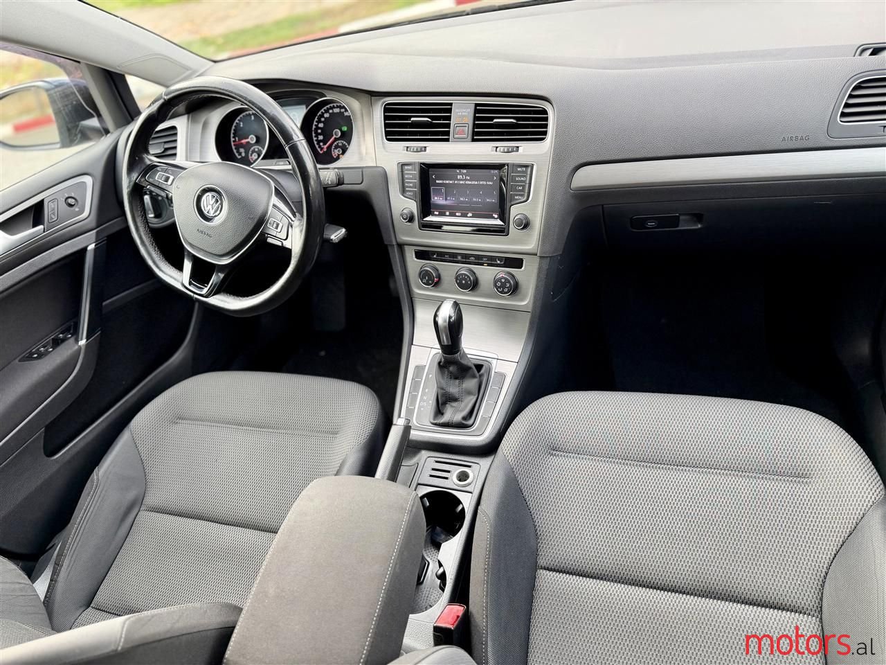 2015' Volkswagen Golf photo #3