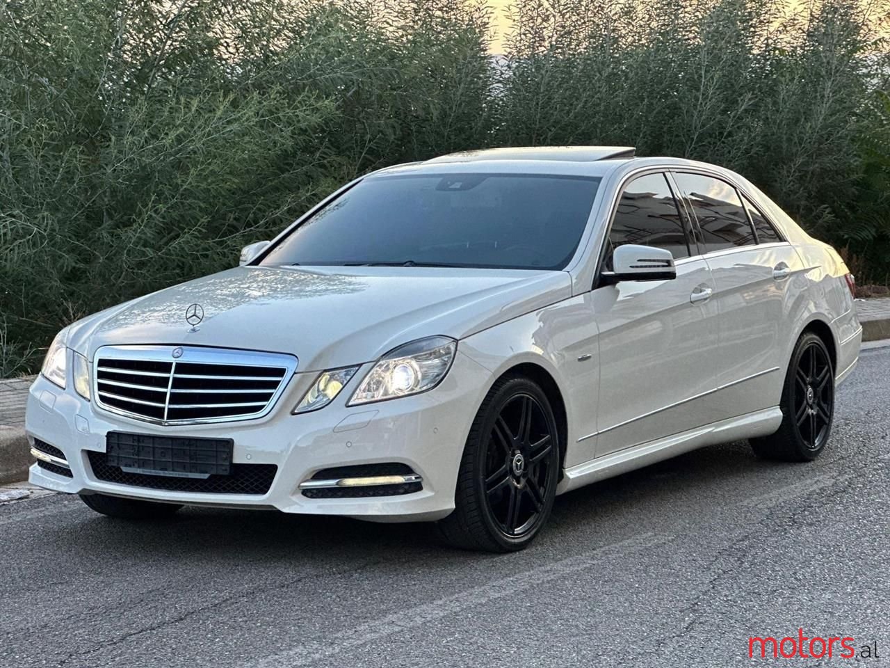 2012' Mercedes-Benz E 220 photo #2